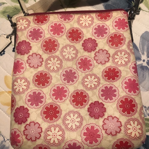 Coach Leather Signature Swing Pack Flower Art Pattern, Crossbody Bag Pink/white - Picture 6 of 8